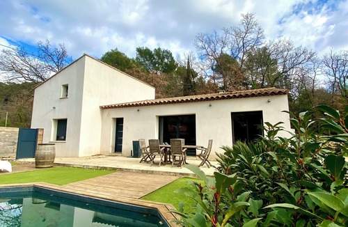 Evenos House | Quiet ground floor house