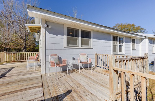 Grove Hill Cottage | Quiet Grove Hill Cottage w/Wraparound Deck!