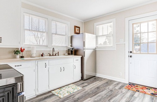Grove Hill House | Quiet Grove Hill Cottage w/Wraparound Deck!