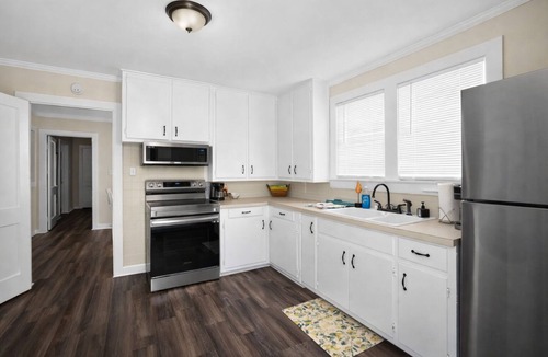 Grove Hill House | Quiet Grove Hill Cottage w/Wraparound Deck!