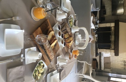 Ville-Saint-Jacques House | quiet guest rooms