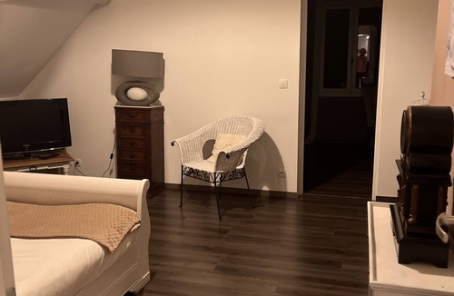 Ville-Saint-Jacques House | quiet guest rooms