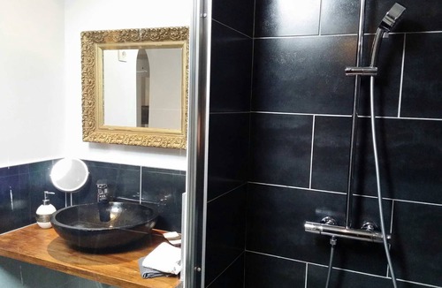 Ville-Saint-Jacques House | quiet guest rooms