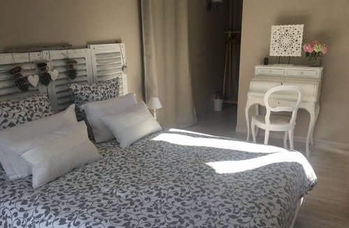 Ville-Saint-Jacques House | quiet guest rooms