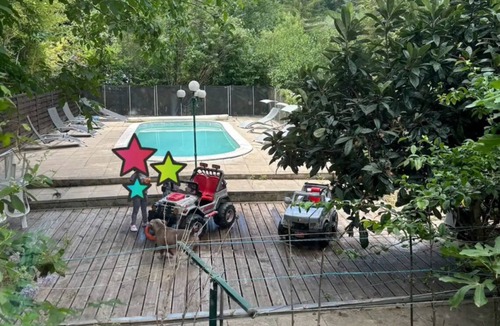 Barjols House | Quiet guest house in the heart of the village of Barjols Billiards Baby jacuzzi Pets