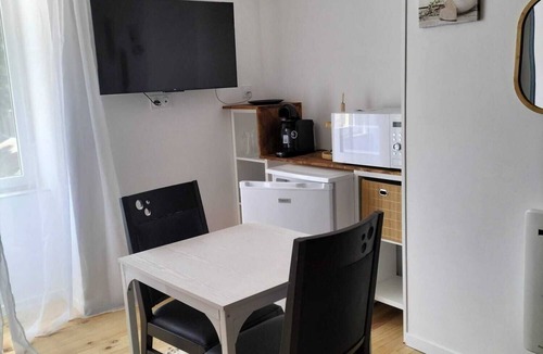 Chenay Bed & Breakfast | Quiet guest room for 2 people