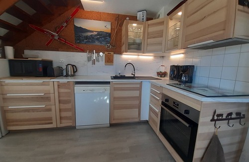 La Joue du Loup Ski Chalet | Quiet half chalet on one level, not overlooked.