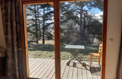 La Joue du Loup Ski Chalet | Quiet half chalet on one level, not overlooked.