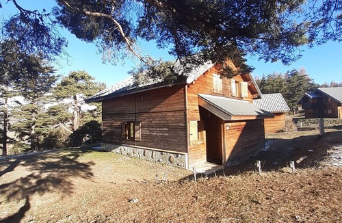 La Joue du Loup Ski Chalet | Quiet half chalet on one level, not overlooked.