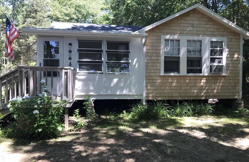Mattapoisett Center Cottage | Quiet Hideaway - 900 Feet from Private Crescent Beach