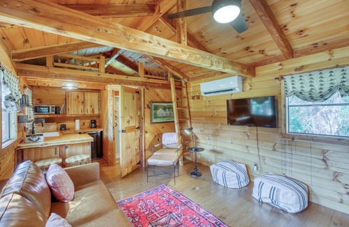 Marble Falls Cabin | Quiet Hill Country Cabin King Bed Near Lake