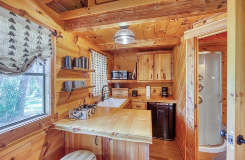 Marble Falls Cabin | Quiet Hill Country Cabin King Bed Near Lake