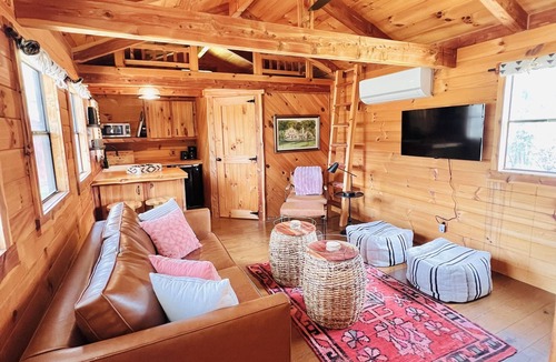 Marble Falls Cabin | Quiet Hill Country Cabin King Bed Near Lake