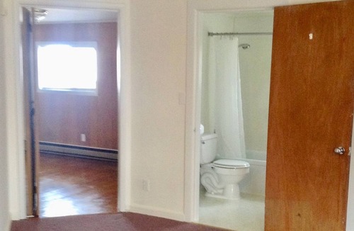 Aberdeen House | Quiet hill unit. Suburb of Aberdeen!