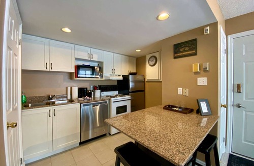 Craigleith Condo | Quiet Hillside Studio - Wifi, Linens/Towels, Free Shuttle
