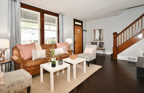 South Hills House | Quiet Hilltop Bungalow