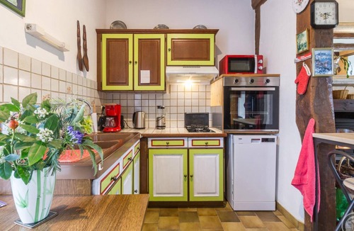 Hauteville-la-Guichard Cottage | Quiet house with large garden and pets allowed