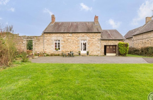 Hauteville-la-Guichard Cottage | Quiet house with large garden and pets allowed