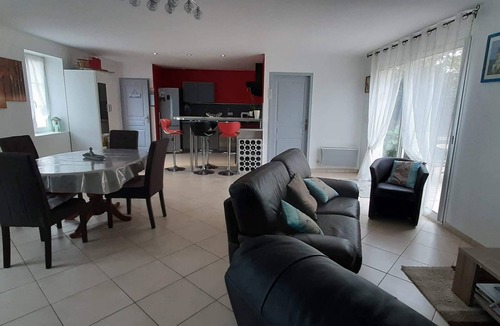 Marennes House | Quiet house with courtyard not overlooked