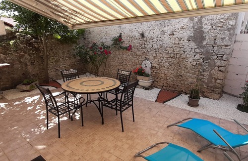 Marennes House | Quiet house with courtyard not overlooked