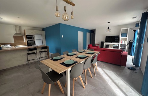 Montaren-et-Saint-Mediers House | Quiet house with pool sleeps 8