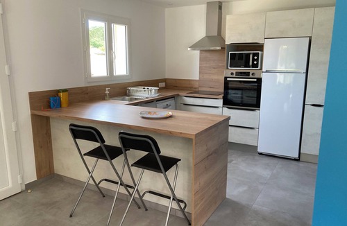 Montaren-et-Saint-Mediers House | Quiet house with pool sleeps 8