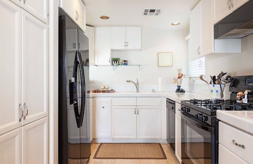 Corona del Mar House | Quiet Home Beachside town