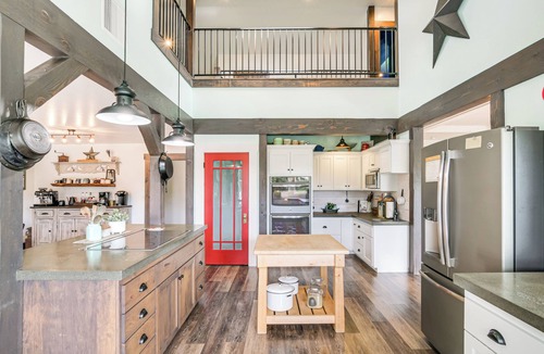 Glenn County House | Quiet Home Near Sacramento River: Deck & Fire Pit