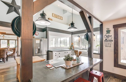 Glenn County House | Quiet Home Near Sacramento River: Deck & Fire Pit