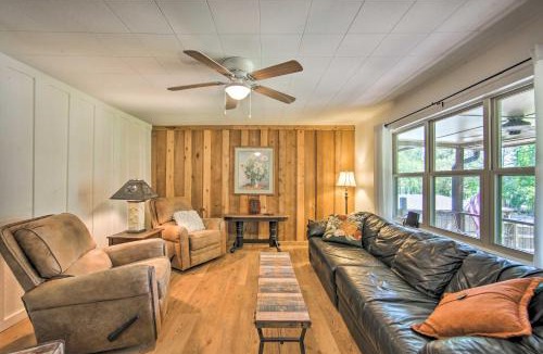 Hawkins House | Quiet Home on Lake Hawkins w/Kayaks + Dock!