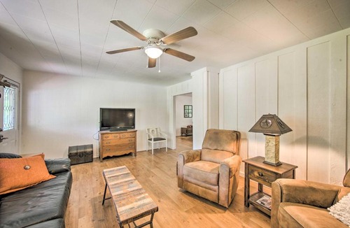 Hawkins House | Quiet Home on Lake Hawkins w/Kayaks + Dock!