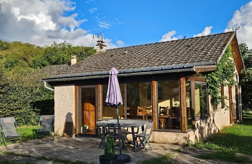 Velle-sur-Moselle Cottage | Quiet house, 2 bedrooms, terrace, pets allowed, parking, EV charging