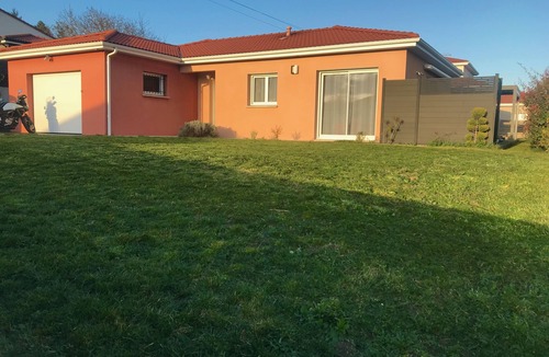 Orbeil House | Quiet house and garden for 6 near the volcanoes