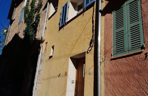 Aups House | Quiet house