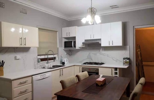 Riverwood House | Quiet house in Narwee