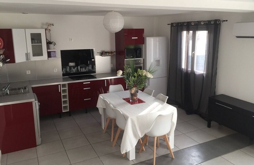 Paulhan House | Quiet house in the South between sea and countryside