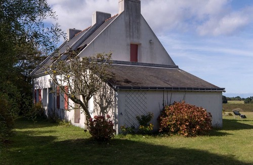 Locmaria House | Quiet house near Grands Sables beach, pets allowed