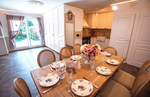 Deauville City Centre Cottage | Quiet house near the beach in a secure area with free private parking