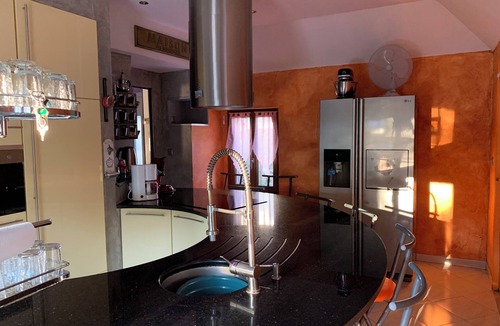 Aubin House | Quiet house of happiness with swimming pools