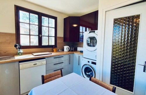 Cessenaz House | Quiet house with beautiful view of Lake Annecy