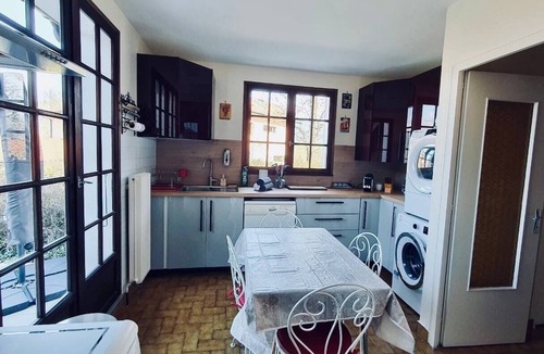 Cessenaz House | Quiet house with beautiful view of Lake Annecy