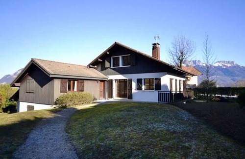 Cessenaz House | Quiet house with beautiful view of Lake Annecy