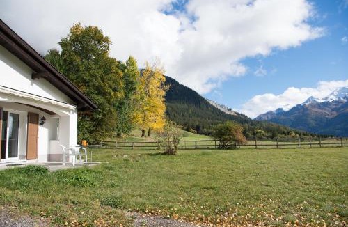 Lenz House | Quiet house with garden and mountain view
