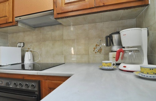 L'Escala Villa | Quiet house with large garden, wifi, 200 meters from the beach