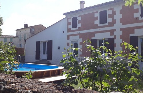 Berson House | Quiet house with private heated pool