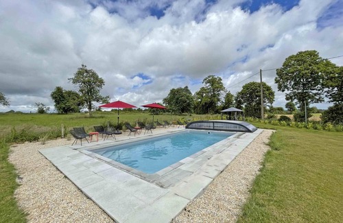 Mantilly Cottage | Quiet house with spa, heated pool and garden in Normandy