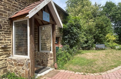 Mantilly Cottage | Quiet house with spa, heated pool and garden in Normandy