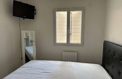 Vedene House | Quiet house within walking distance of all amenities