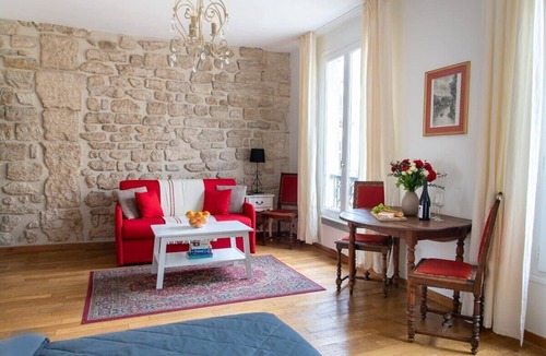 4th Arrondissement Apartment | Quiet Isle Saint Louis Studio - Perfect Paris base