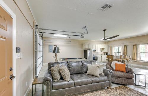 Gladewater House | Quiet Lake Gladewater Getaway w/Dock & Kayaks!